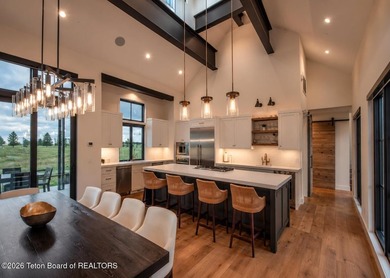 A resort-caliber retreat located on a 3/4 acre golf estate site - photo 7