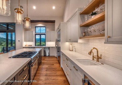 A resort-caliber retreat located on a 3/4 acre golf estate site - photo 8