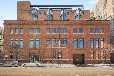 Welcome to this rarely available one-bedroom loft in the iconic