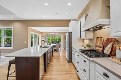 Gorgeous filled with natural light and move in ready, this - photo 19