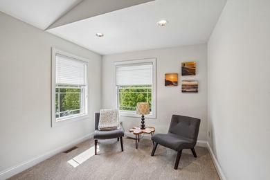 Gorgeous filled with natural light and move in ready, this - photo 33