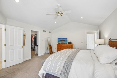 Gorgeous filled with natural light and move in ready, this - photo 34