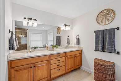 Gorgeous filled with natural light and move in ready, this - photo 36