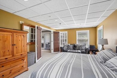 Gorgeous filled with natural light and move in ready, this - photo 45