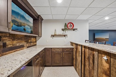 Gorgeous filled with natural light and move in ready, this - photo 49