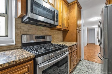 Spacious three-bedroom one-and-a-half-bathroom condominium - photo 11