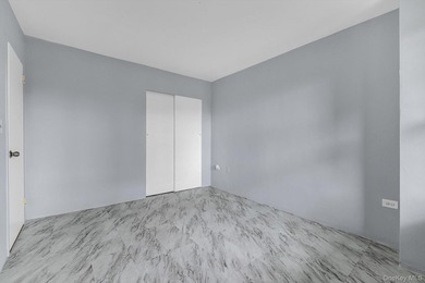 Spacious three-bedroom one-and-a-half-bathroom condominium - photo 13