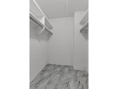 Spacious three-bedroom one-and-a-half-bathroom condominium - photo 18