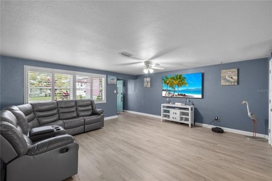 DIRECT GULF ACCESS POOL HOME on an oversized 8,600 sq ft lot - photo 6