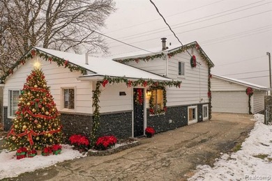 Huntoon Lake Home For Sale in Waterford Michigan