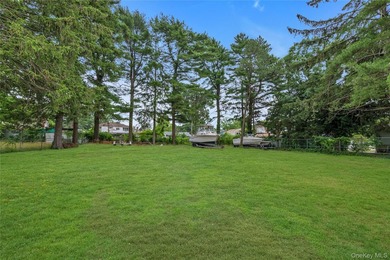 Two-bedroom Colonial on an oversized lot in Suffolk County - photo 13