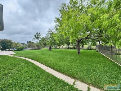 Welcome to this nicely maintained 2,000+ sq ft home offering the - photo 27