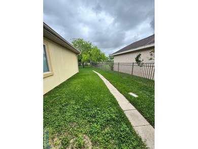 Welcome to this nicely maintained 2,000+ sq ft home offering the - photo 28