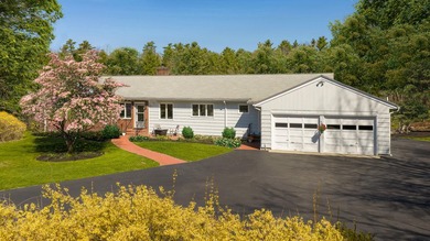 Looking for single level living in the heart of Falmouth? Look - photo 1
