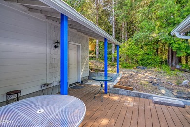 Nice one level coastal home updated in 2012 and additional - photo 4