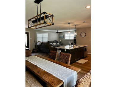 Beautiful open concept home located at the end of a dead end - photo 3