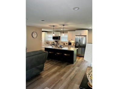 Beautiful open concept home located at the end of a dead end - photo 4