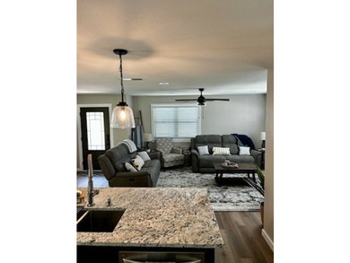 Beautiful open concept home located at the end of a dead end - photo 5