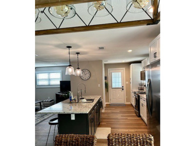 Beautiful open concept home located at the end of a dead end - photo 6