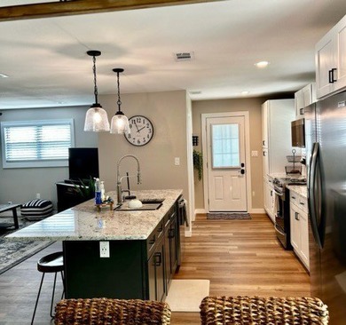 Beautiful open concept home located at the end of a dead end - photo 7
