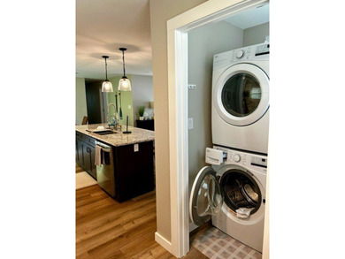 Beautiful open concept home located at the end of a dead end - photo 8
