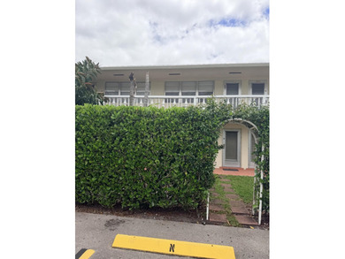 Fully remodeled unit on a quite tree lined street! Gated - photo 12