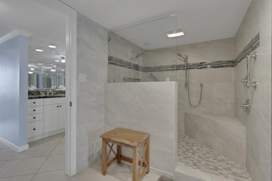 Wow what a show stopper this stunning unit is on the 21st floor - photo 7