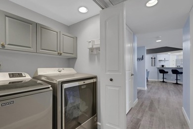 Wow what a show stopper this stunning unit is on the 21st floor - photo 9