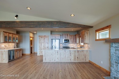 Welcome to ''Grandview 'Jumbo' Condos'', a fusion of luxury and - photo 3