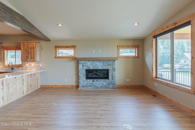 Welcome to ''Grandview 'Jumbo' Condos'', a fusion of luxury and - photo 4