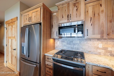 Welcome to ''Grandview 'Jumbo' Condos'', a fusion of luxury and - photo 7