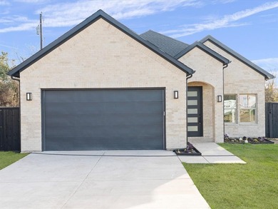 Lake Tawakoni Home For Sale in West Tawakoni Texas