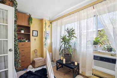 Welcome to 101 Clinton Avenue! This spacious third-floor - photo 11
