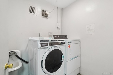 Welcome to 101 Clinton Avenue! This spacious third-floor - photo 20