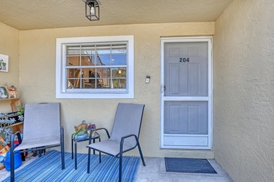 Welcome to this beautifully updated, light-filled corner unit - photo 3