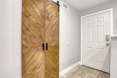 Welcome to this beautifully updated, light-filled corner unit - photo 4