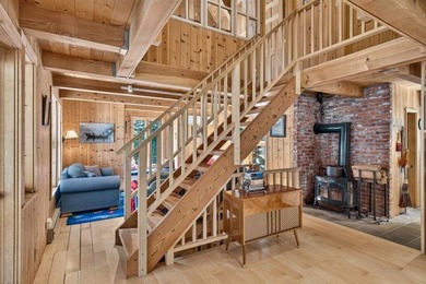 Exceedingly well-built and truly one of a kind, this charming - photo 9