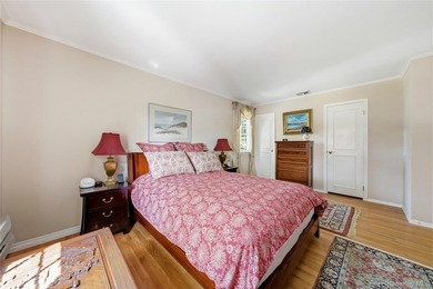Welcome to this stately, immaculately maintained 4 bedroom, 2.5 - photo 24