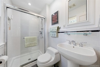 Welcome to this stately, immaculately maintained 4 bedroom, 2.5 - photo 25