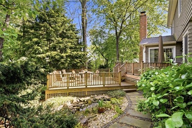 Welcome to this stately, immaculately maintained 4 bedroom, 2.5 - photo 34