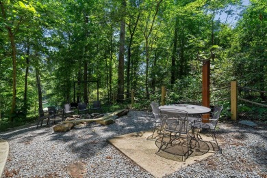 The ''Hidden Gem'' is situated on 2 lots with an easy walk to - photo 2