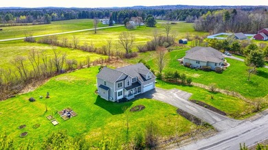 This beautiful 3-bedroom, 2.5-bath home offers space, comfort - photo 3