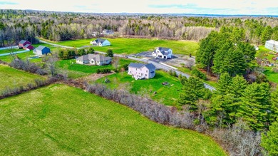 This beautiful 3-bedroom, 2.5-bath home offers space, comfort - photo 4