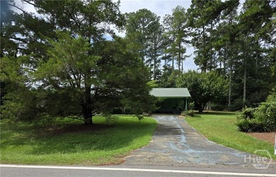 Opportunity awaits with this solid 1978 four-sided brick ranch - photo 1