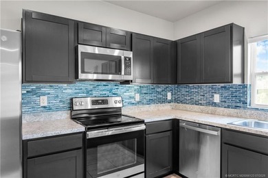 Move-in ready and beautifully maintained, this spacious - photo 12