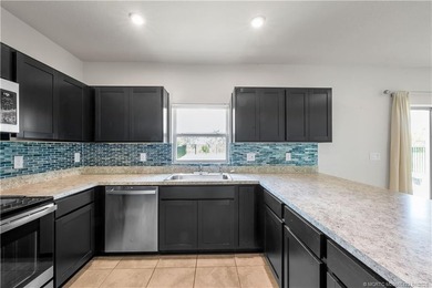 Move-in ready and beautifully maintained, this spacious - photo 13