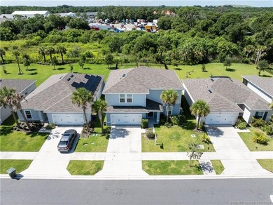 Move-in ready and beautifully maintained, this spacious - photo 31