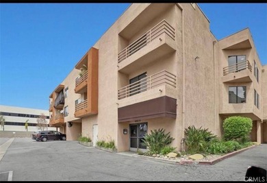 (private lake, pond, creek) Condo For Sale in Canoga Park California