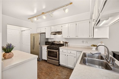 Welcome to 27 Neville Lane, nestled in the heart of Brighton! - photo 12