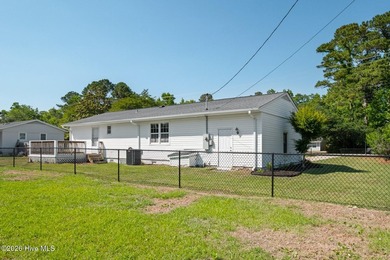 Move-in ready, fully updated, and NO HOA --this spacious - photo 31